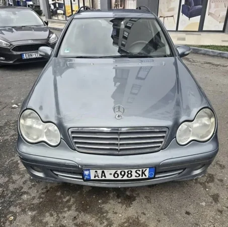 Tirane, shes makine Mercedes Benz Nafte, manuale Kondicioner 262 km 4.500 €