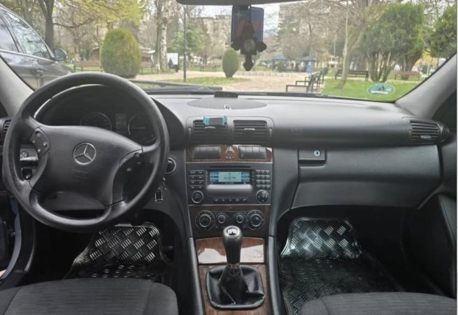 Tirane, shes makine Mercedes Benz Nafte, manuale Kondicioner 262 km 4.500 €