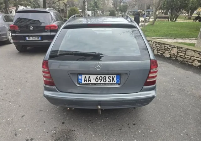 Tirane, shes makine Mercedes Benz Nafte, manuale Kondicioner 262 km 4.500 €