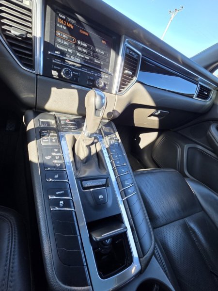 Tirane, shes Porsche Macan Benzin, e argjendtë automatik Klima 198 km 17.500 €