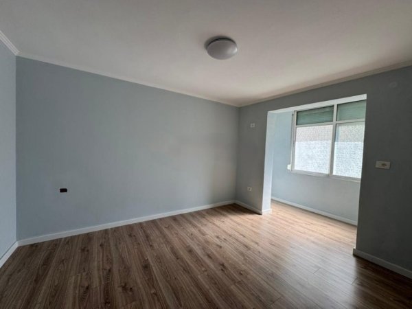 Tirane, jepet me qera apartament 2+1+Aneks+Ballkon Kati 2, 71 m² 128.000 € 