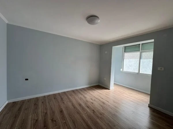 Tirane, jepet me qera apartament 2+1+Aneks+Ballkon Kati 2, 71 m² 128.000 € 