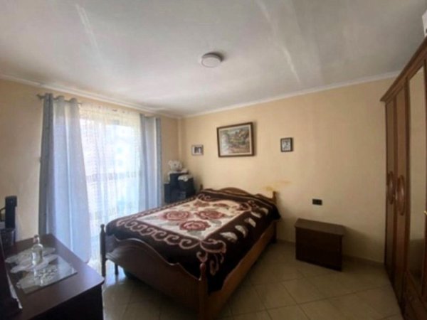 Tirane, shitet apartament 1+1 Kati 4, 50 m² 77.000 € (Shkolla e Bashkuar)