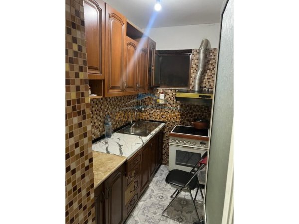 Tirane, jepet me qera apartament 1+1+Ballkon Kati 5, 65 m² 95.000 € (Yzberisht)