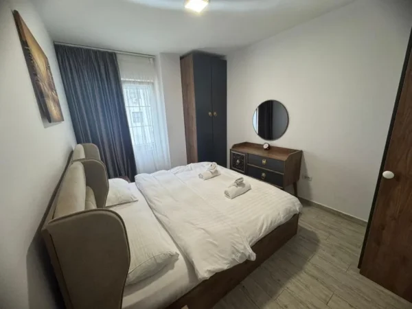 Tirane, jepet me qera apartament 1+1+Ballkon Kati 5, 70 m² 600 € (zona 5 Maj)