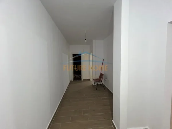 Tirane, shitet apartament 1+1+Ballkon Kati 4, 86 m² 129.000 € (Rruga Hasan Vogli)