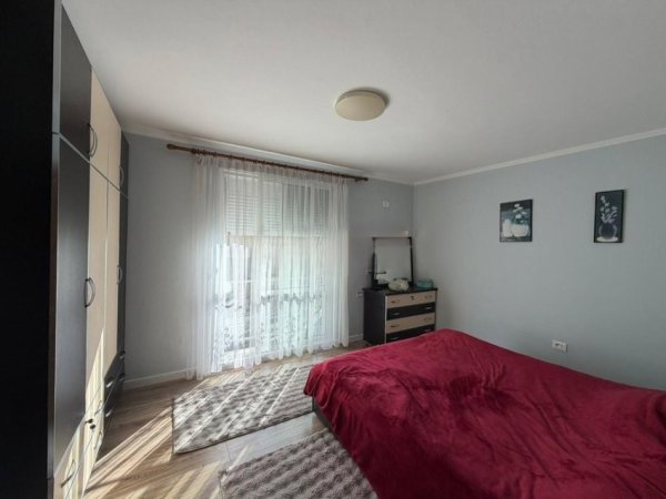 Tirane, jepet me qera apartament 2+1+Aneks+Ballkon Kati 2, 71 m² 128.000 € 