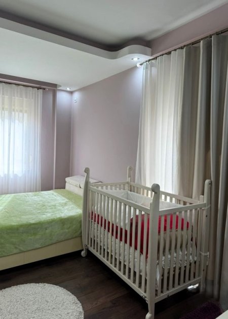 Tirane, jepet me qera apartament 1+1 Kati 1, 79 m² 600 € (liqeni i thate)
