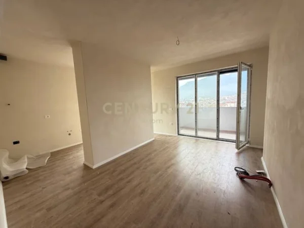 Tirane, shitet apartament 2+1 Kati 7, 108 m² 174.000 € (Shkolla e Bashkuar)