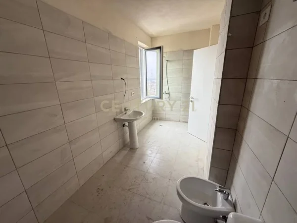 Tirane, shitet apartament 2+1 Kati 7, 108 m² 174.000 € (Shkolla e Bashkuar)