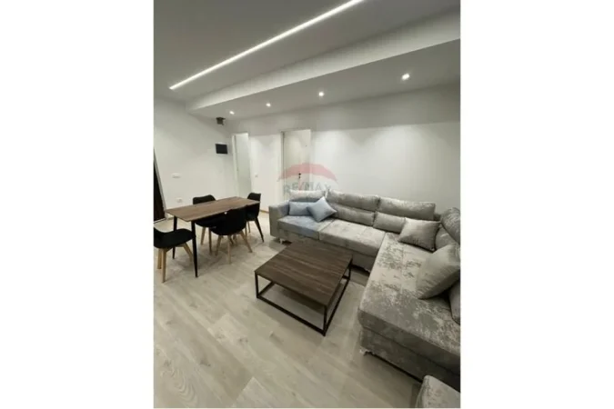 Tirane, jepet me qera apartament 1+1 , 650 € (Rruga Muhamet Gjollesha, Tiranë)