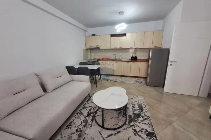 Tirane, jepet me qera apartament 2+1 , 900 € (Rruga e Barrikadave, Tiranë)