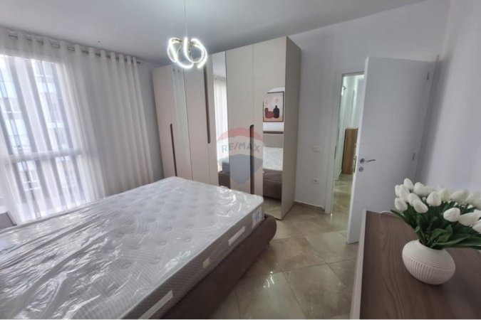 Tirane, jepet me qera apartament 2+1 , 900 € (Rruga e Barrikadave, Tiranë)