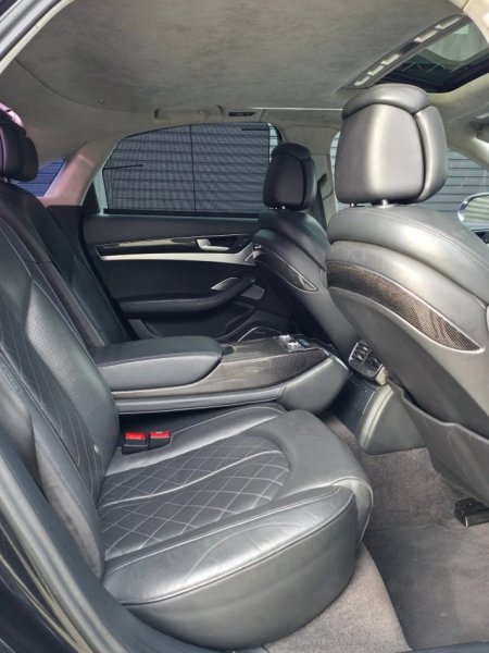 Tirane, shes AUDI S8 Quattro V8T Benzin, e zeze automatik 22.000 €