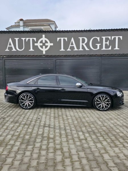 Tirane, shes AUDI S8 Quattro V8T Benzin, e zeze automatik 22.000 €