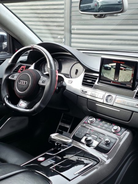 Tirane, shes AUDI S8 Quattro V8T Benzin, e zeze automatik
