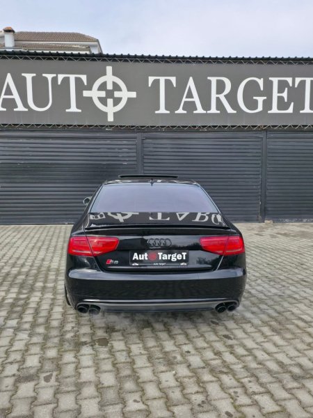 Tirane, shes AUDI S8 Quattro V8T Benzin, e zeze automatik