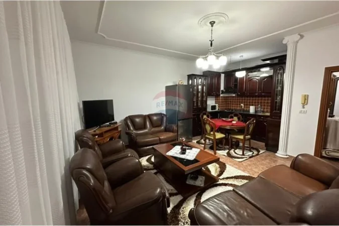 Tirane, jepet me qera apartament 1+1 , 60 m² 500 € (Ish Parku)