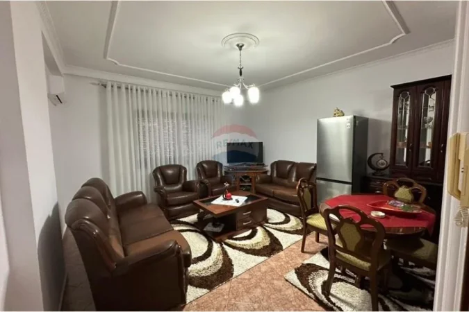 Tirane, jepet me qera apartament 1+1 , 60 m² 500 € (Ish Parku)