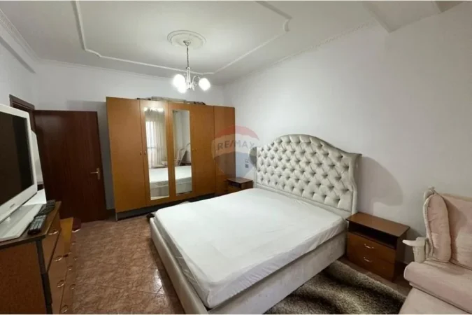 Tirane, jepet me qera apartament 1+1 , 60 m² 500 € (Ish Parku)