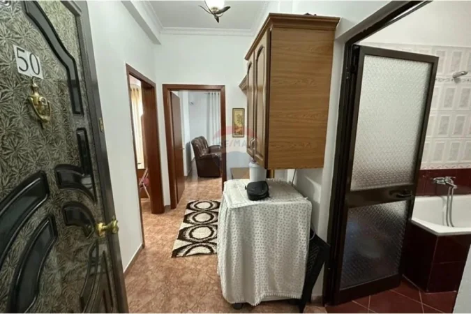 Tirane, jepet me qera apartament 1+1 , 60 m² 500 € (Ish Parku)