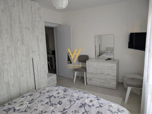 Tirane, jepet me qera apartament 2+1+Ballkon Kati 2, 70 m² 650 € (SELVIA)