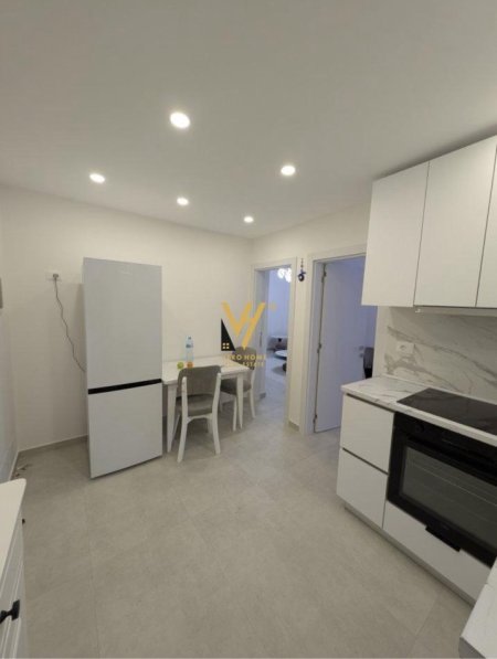 Tirane, jepet me qera apartament 2+1+Ballkon Kati 2, 70 m² 650 € (SELVIA)