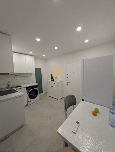 Tirane, jepet me qera apartament 2+1+Ballkon Kati 2, 70 m² 650 € (SELVIA)