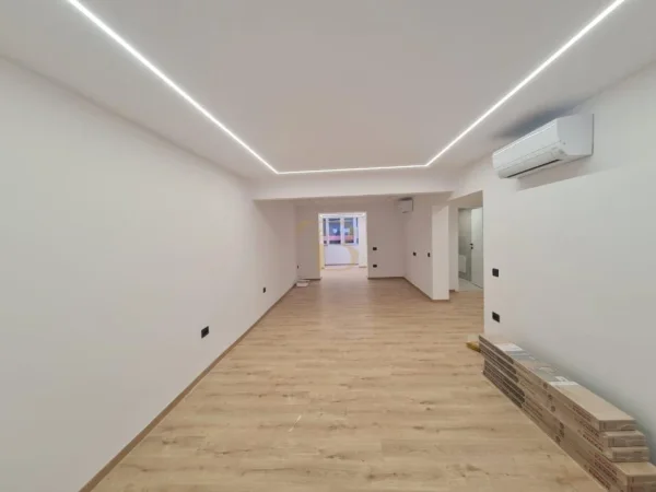 Tirane, jepet me qera ambjent biznesi Kati 2, 107 m² 2.000 € 