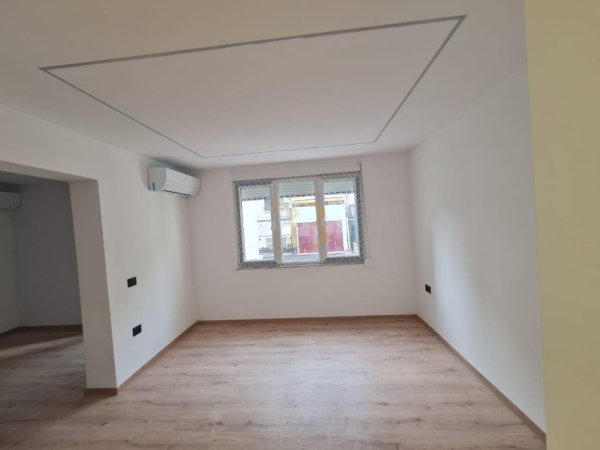 Tirane, jepet me qera ambjent biznesi Kati 2, 107 m² 2.000 € 