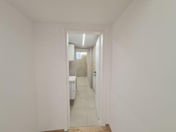 Tirane, jepet me qera ambjent biznesi Kati 2, 107 m² 2.000 € 
