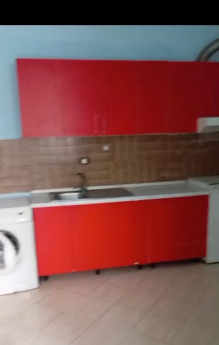 Tirane, jepet me qera garsonier 1+1 Kati 2, 36 m² (Perball Pallatit me Shigjeta,Rruga Kavajes)