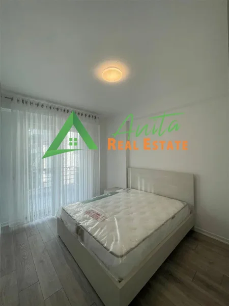 Tirane, jepet me qera apartament 2+1+Ballkon Kati 4, 72 m² 630 € (Liqeni i Thate)