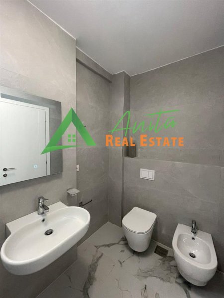 Tirane, jepet me qera apartament 2+1+Ballkon Kati 4, 72 m² 630 € (Liqeni i Thate)