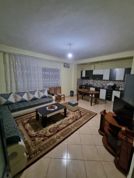 Tirane, jepet me qera apartament 1+1 Kati 3, 390 € 