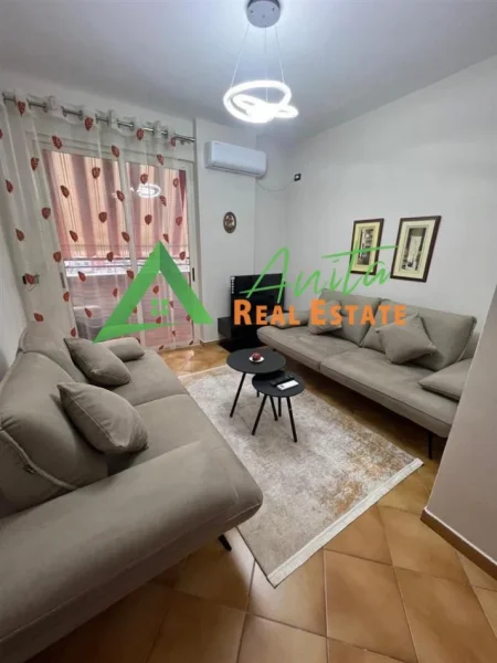 Tirane, jepet me qera apartament 1+1+Ballkon Kati 6, 65 m², 60 000 Leke (Sheshi Wilson)