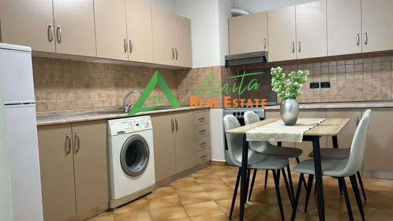 Tirane, jepet me qera apartament 1+1+Ballkon Kati 6, 65 m², 60 000 Leke (Sheshi Wilson)