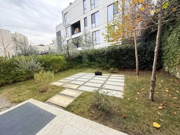 Tirane, jepet me qera apartament 2+1 Kati 1, 120 m² 1.200 € (liqeni i thate)