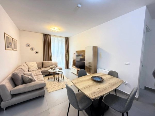 Tirane, jepet me qera apartament 2+1 Kati 1, 120 m² 1.200 € (liqeni i thate)