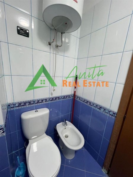 Tirane, jepet me qera apartament 1+1+Ballkon Kati 6, 65 m², 60 000 Leke (Sheshi Wilson)