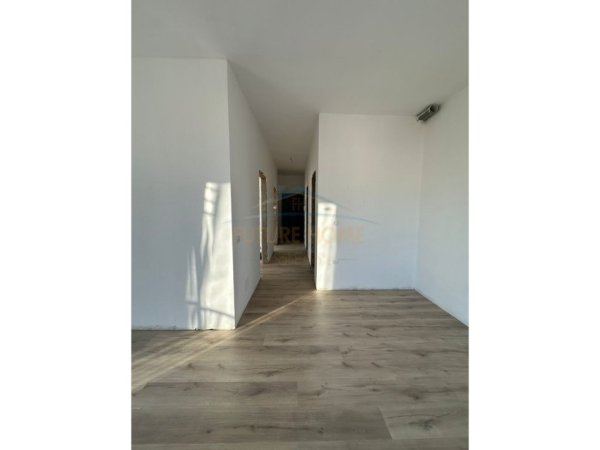 Tirane, shitet apartament 2+1+Ballkon Kati 7, 82 m² 123.000 € (Rruga 5 Maji)
