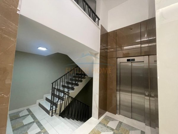 Tirane, shitet apartament 1+1+Aneks+Ballkon Kati 1, 65 m² 165.000 € (PAZARI I RI SHKOLLA E KUQE)