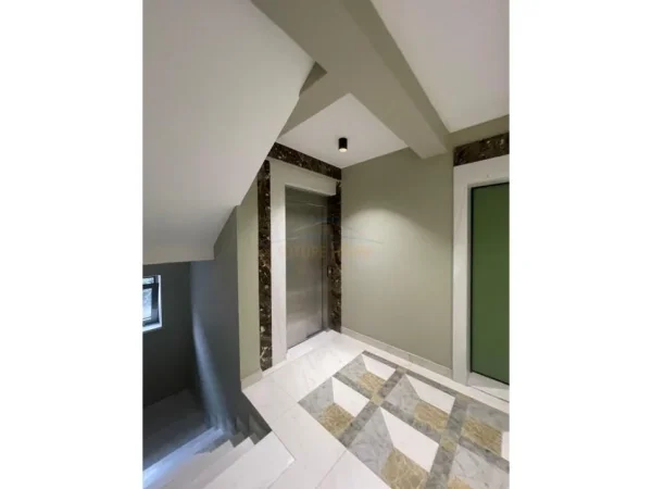 Tirane, shitet apartament 1+1+Aneks+Ballkon Kati 1, 65 m² 165.000 € (PAZARI I RI SHKOLLA E KUQE)