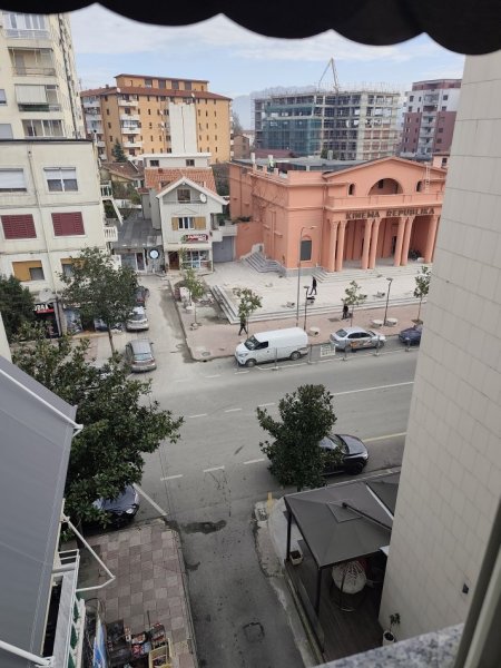 Shkoder, shitet 4+1+Aneks+Ballkon Kati 4, 230 m² 325.000 € 