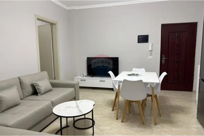 Tirane, jepet me qera apartament 1+1 , 550 € (PRANE HIPOTEKES)