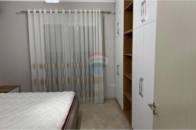 Tirane, jepet me qera apartament 1+1 , 550 € (PRANE HIPOTEKES)