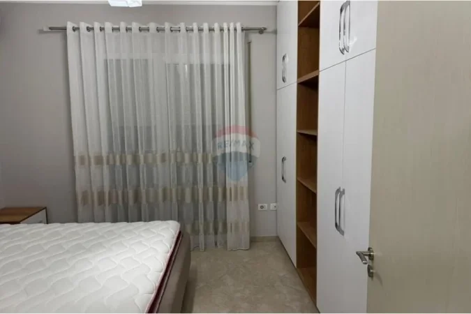 Tirane, jepet me qera apartament 1+1 , 550 € (PRANE HIPOTEKES)