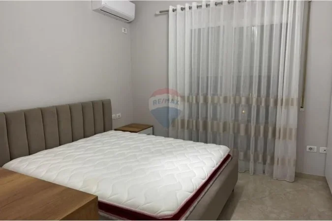 Tirane, jepet me qera apartament 1+1 , 550 € (PRANE HIPOTEKES)