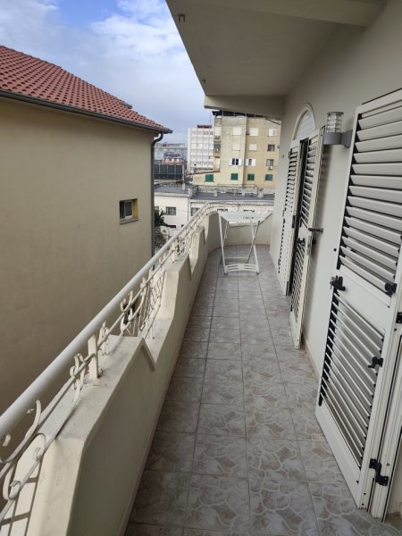 Shkoder, shitet 4+1+Aneks+Ballkon Kati 4, 230 m² 325.000 € 