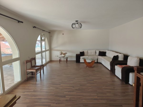 Shkoder, shitet 4+1+Aneks+Ballkon Kati 4, 230 m² 325.000 € 
